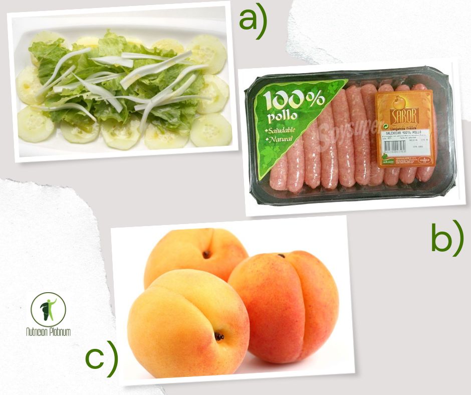 Ensalada verde con salchichas de pollo y albaricoques.